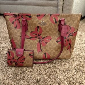 Coach Gallery Tote, Pink-Tan with Bow Print. Includes Matching Wallet/no cost